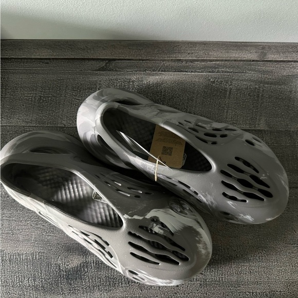 Yeezy Foam Runner Men’s 7 (Women’s 8) Granite | YZY Foam RNR | NIB New adidas - Picture 6 of 9